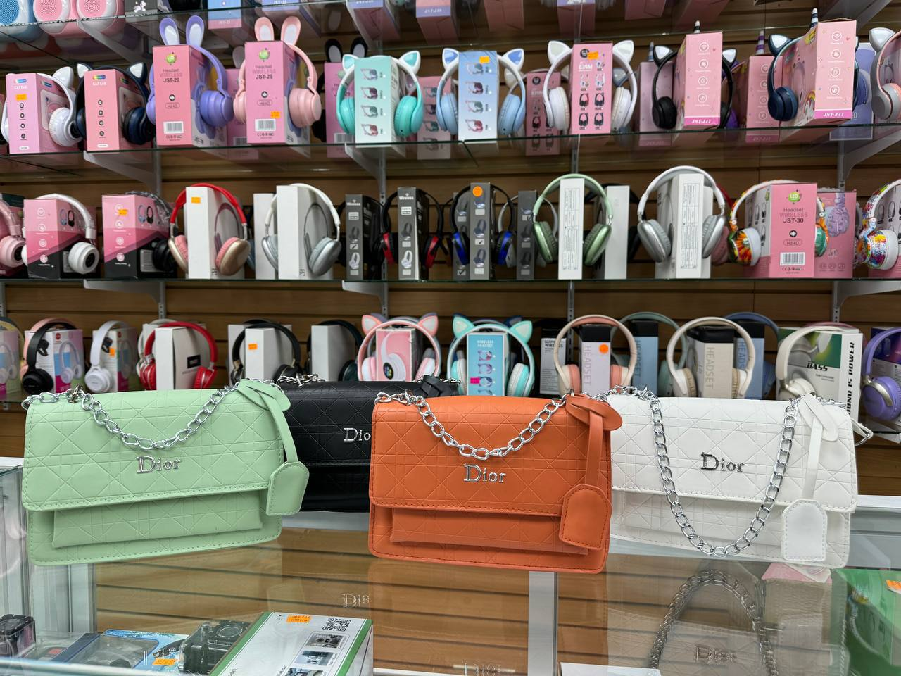 A. Cartera elegante Dior 14.0