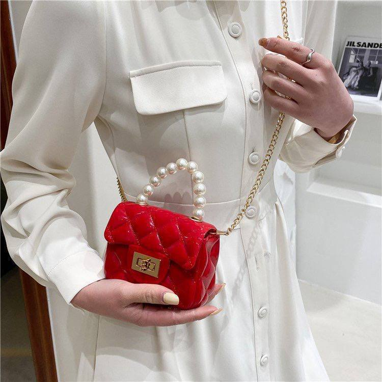 A. Cartera Bandolera con Perlas 14.0
