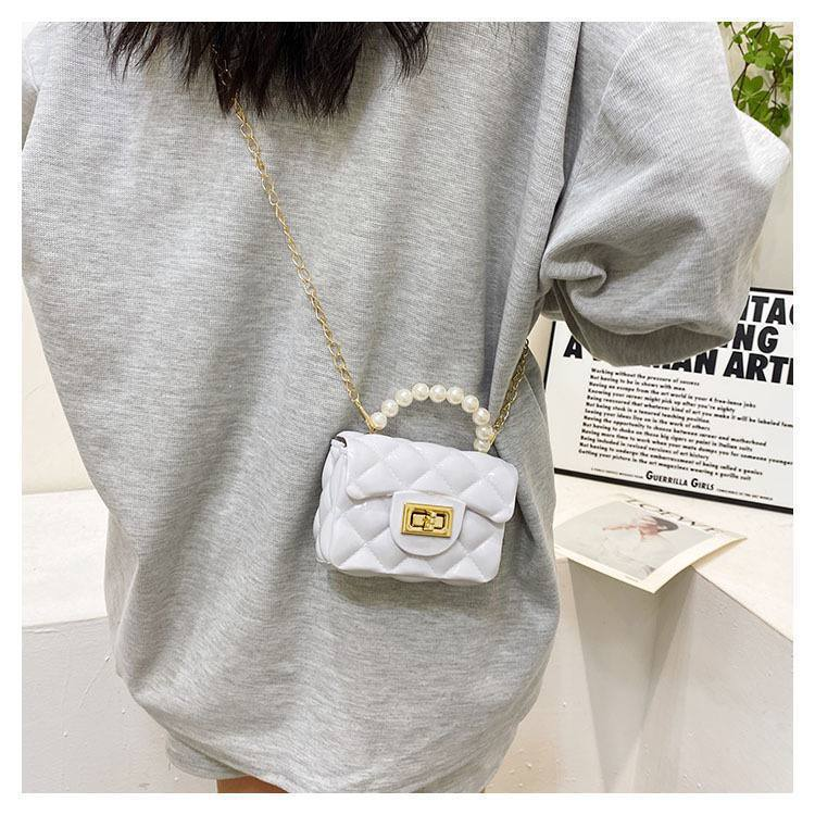 A. Cartera Bandolera con Perlas 14.0