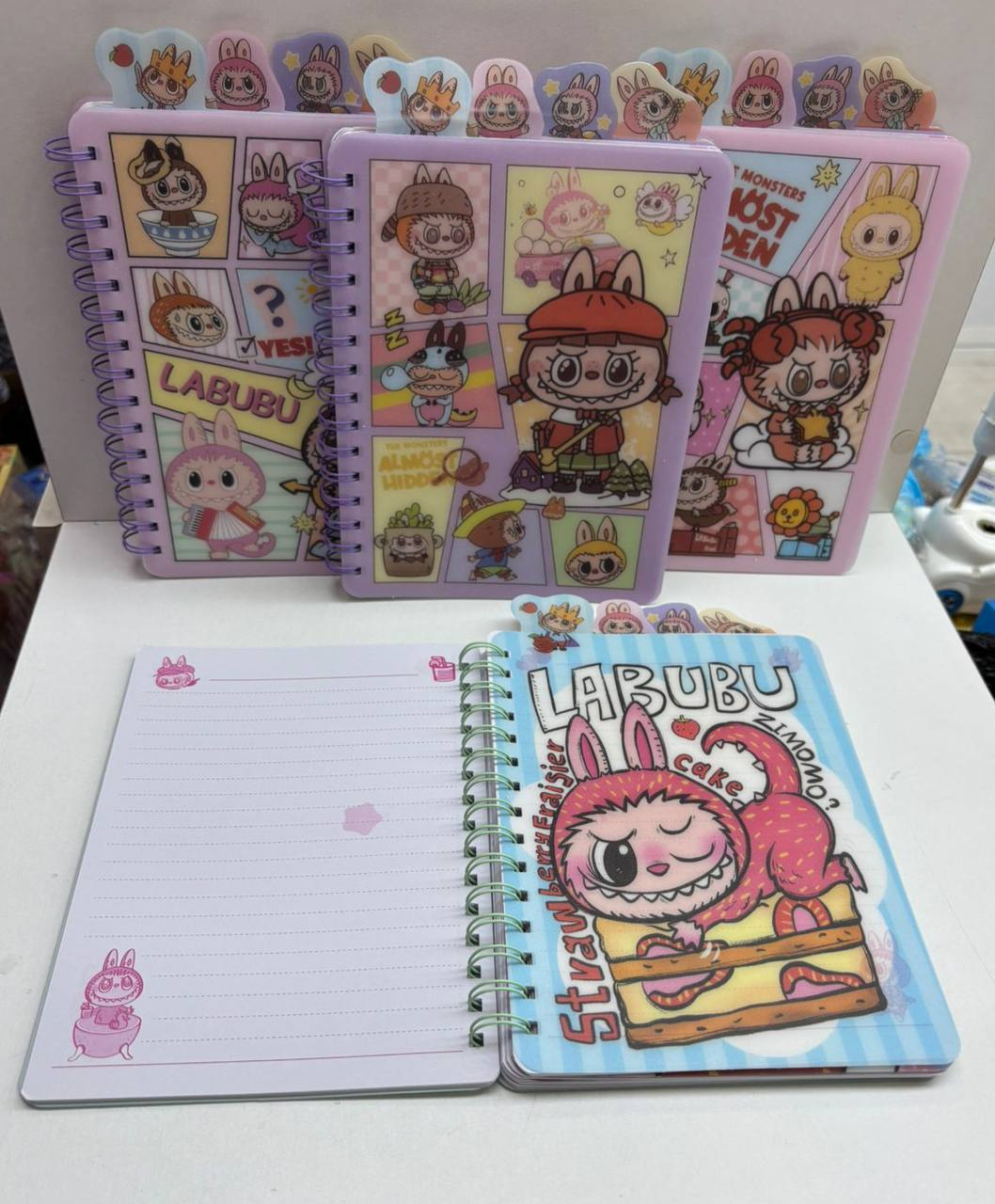 CUADERNOS ANILLADOS CON SEPARADORES LABUBU 8.0 PAPELERIA