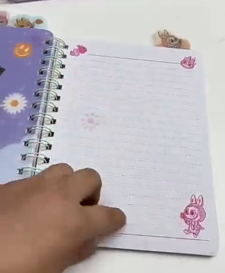 CUADERNOS ANILLADOS CON SEPARADORES LABUBU 8.0 PAPELERIA