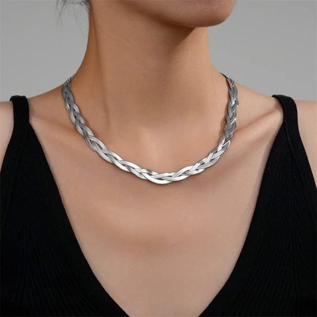 COLLAR TIPO GARGANTILLA EN ACERO B2
