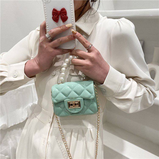 A. Cartera Bandolera con Perlas 14.0