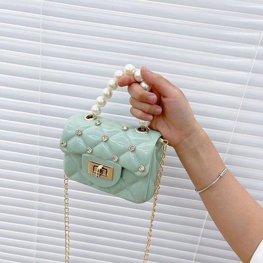 A. Cartera Bandolera con Perlas 14.0