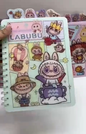 CUADERNOS ANILLADOS CON SEPARADORES LABUBU 8.0 PAPELERIA