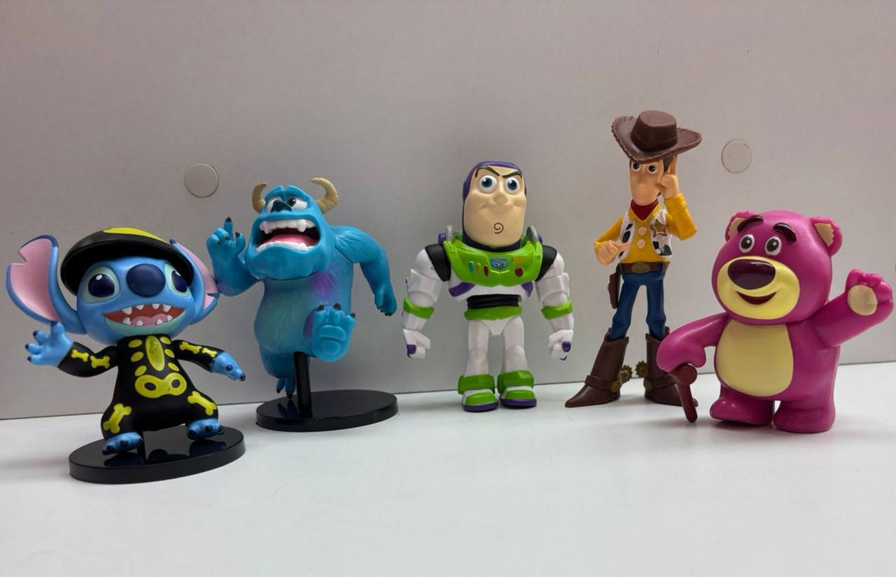 Set Coleccionable Stitch & Sullivan (5 Figuras con Base) 8.0