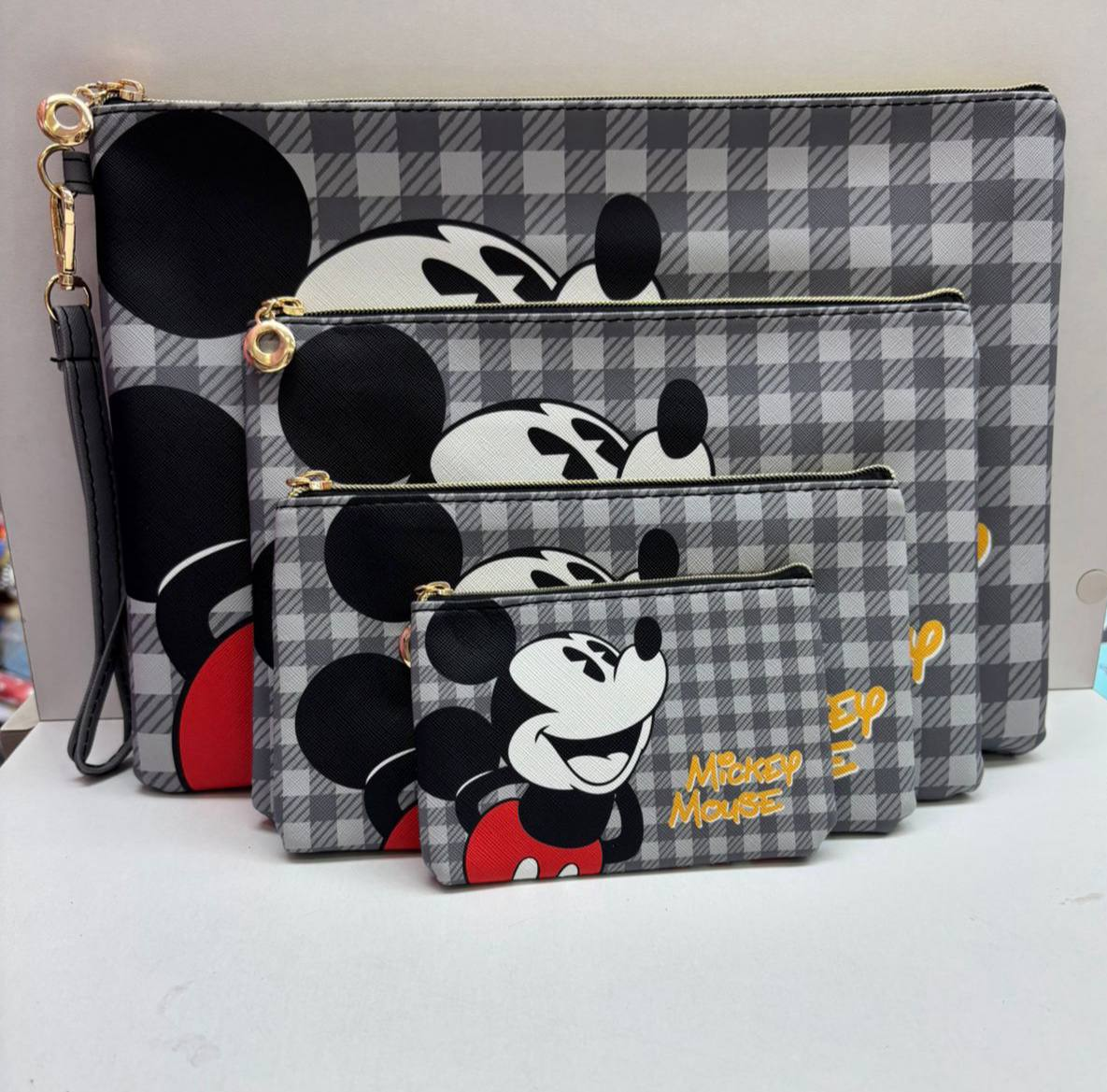 Set de 4 Cartucheras de Diferente Tamaño de Dideño Mickey 8.0 HOGAR - PAPELERIA